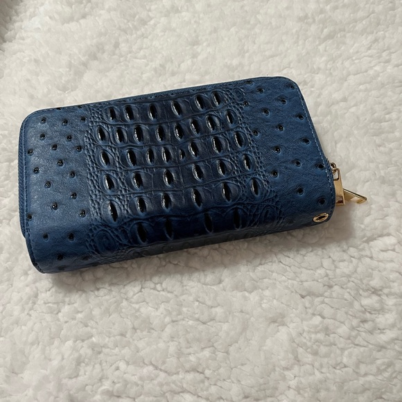 NWOT faux Alligator wallet - Picture 5 of 5